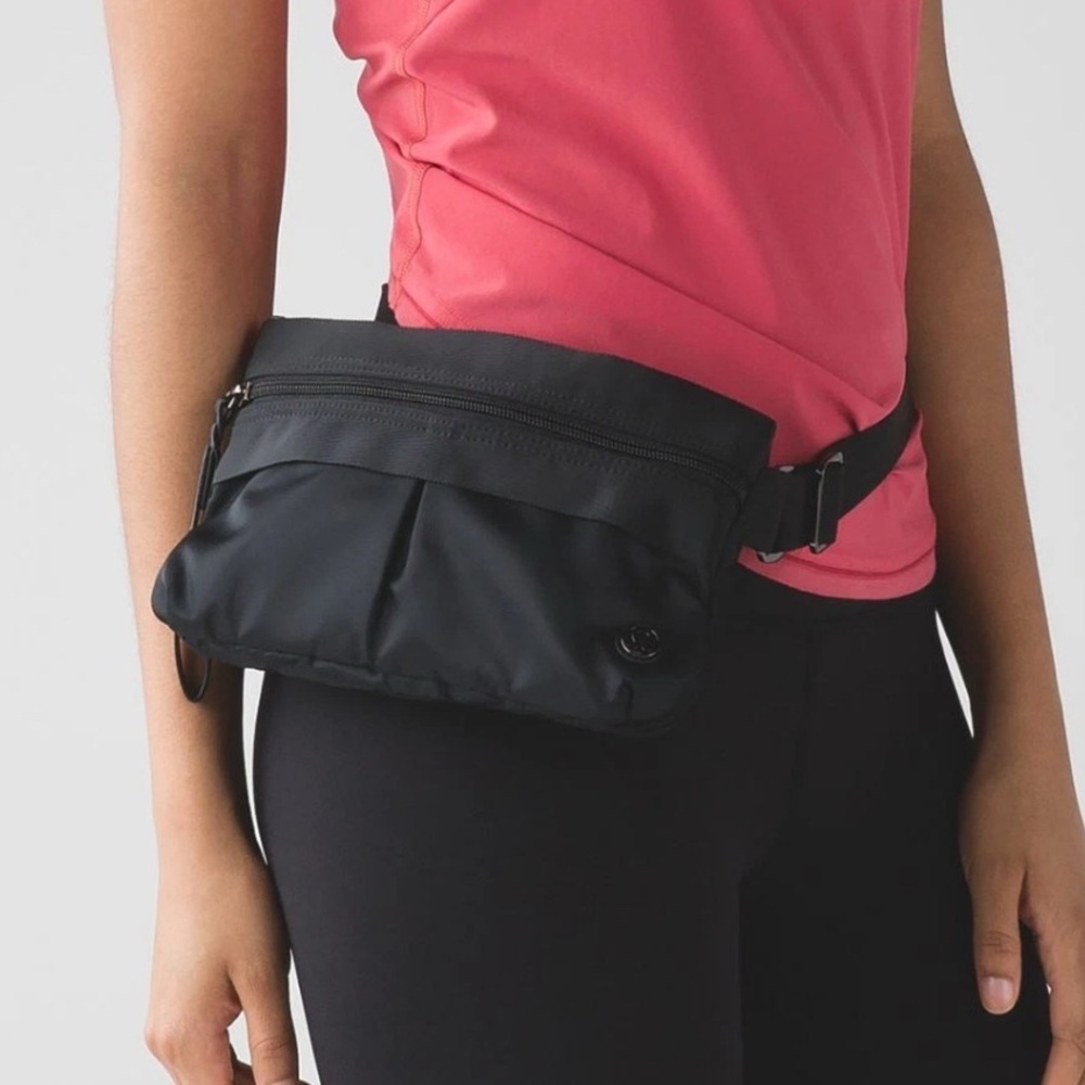 AC11 Lululemon Black Free Spirit Bag Belt Bag/Crossbody - Picture 2 of 15